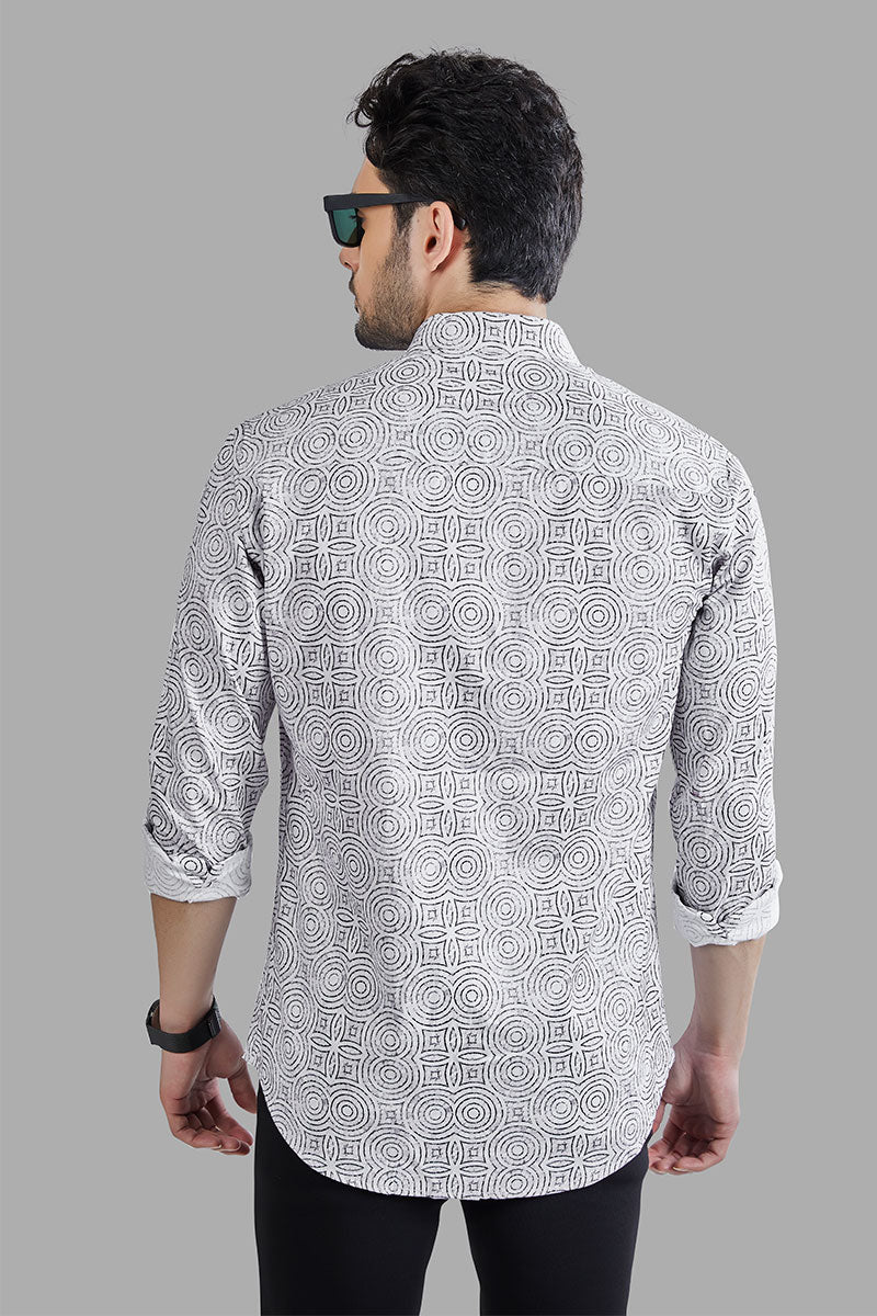 Zayden White Minimalistic / Paisley Print