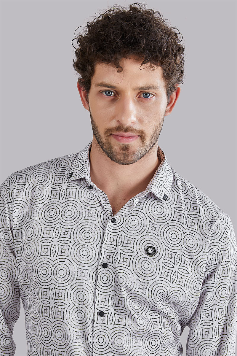 Maxwell White Minimalistic / Paisley Print