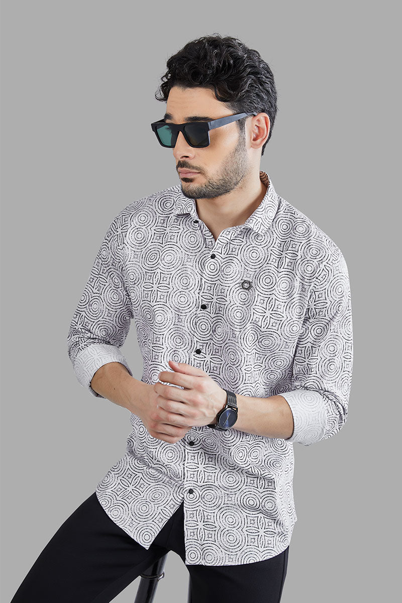 Zayden White Minimalistic / Paisley Print